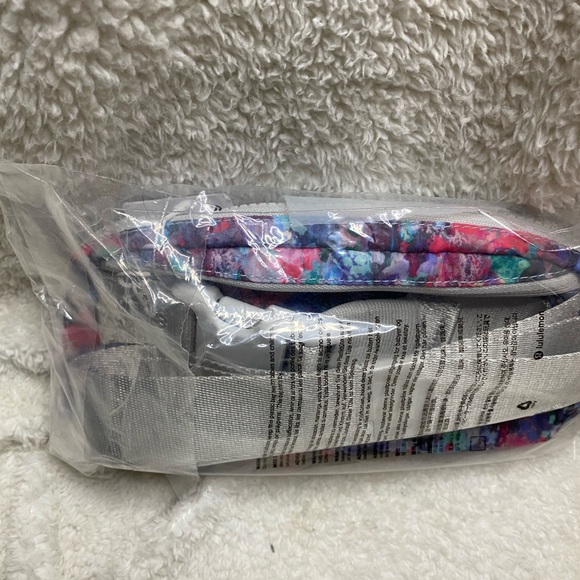 LULULEMMON WAIST BAG FANNY PACK Belt Bag Color Floral/Multi NWT - Picture 9 of 13
